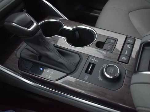 Used 2021 Toyota Highlander Platinum image 32