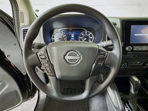 Used 2024 Nissan Frontier SV image 9