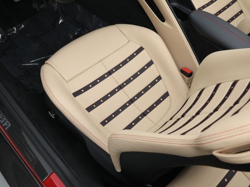 Certified 2025 Ferrari Roma Spider RWD image 31