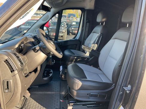 New 2026 RAM ProMaster 2500 w/ Cold Weather Group image 10