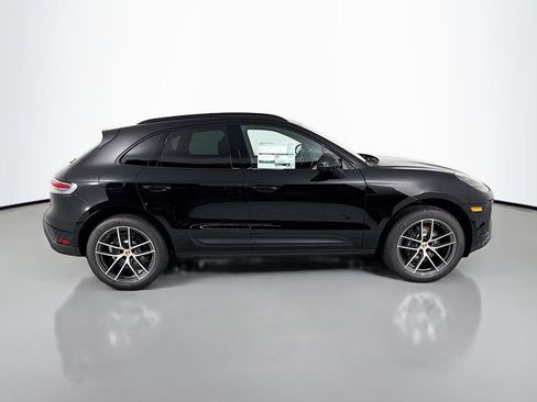 Certified 2026 Porsche Macan AWD/4WD image 8