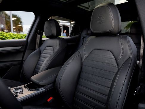 New 2025 Alfa Romeo Stelvio Sprint image 28