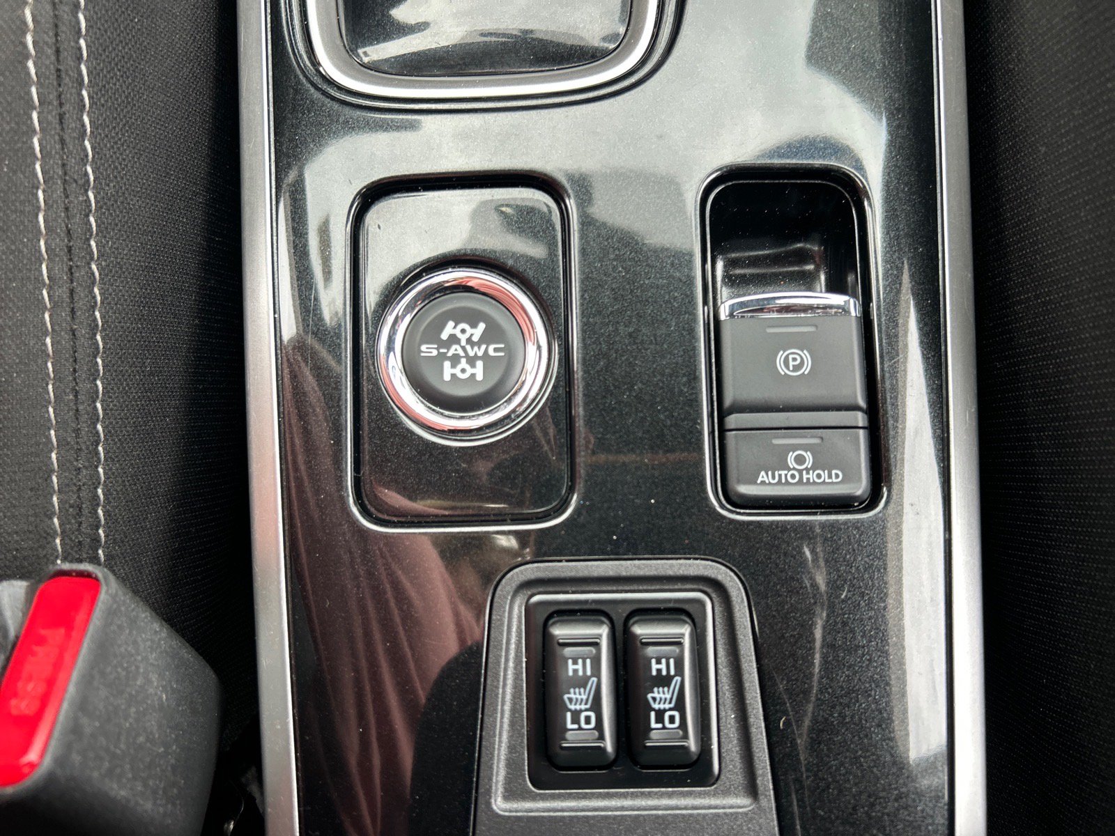 Used 2018 Mitsubishi Outlander LE AWD/4WD image 32