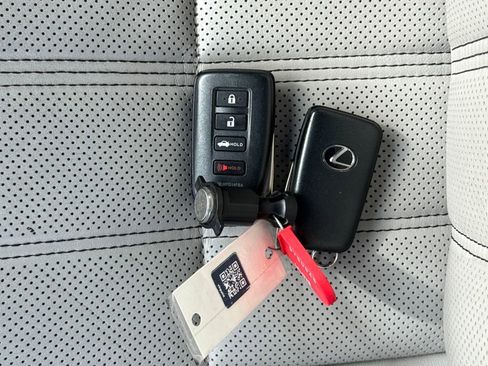 Used 2018 Lexus ES 350 w/ Luxury Package w/Wood Trim image 29