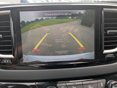 Used 2024 Chrysler Pacifica Touring-L FWD image 29