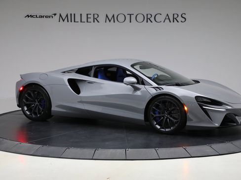 Used 2023 McLaren Artura image 10