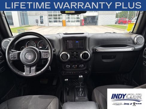 Used 2016 Jeep Wrangler Unlimited Sahara w/ Connectivity Group AWD/4WD image 10
