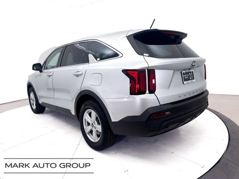 Used 2021 Kia Sorento LX FWD image 12