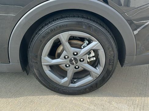 Used 2025 Kia K4 LXS image 17