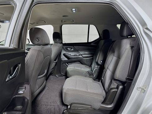 Used 2020 Chevrolet Traverse LT image 21