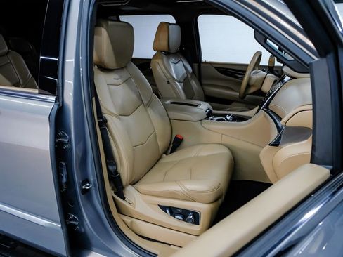 Used 2018 Cadillac Escalade ESV Platinum image 41