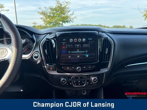 Used 2018 Chevrolet Traverse LT AWD/4WD image 3