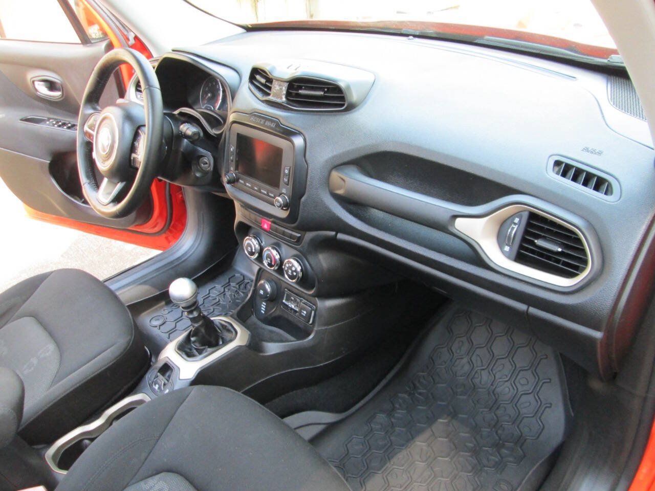 Used 2015 Jeep Renegade Latitude AWD/4WD image 38