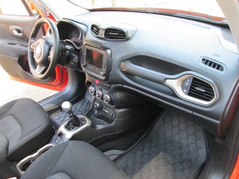 Used 2015 Jeep Renegade Latitude AWD/4WD image 38