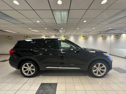 Used 2020 Ford Explorer Platinum w/ Premium Technology Package AWD/4WD image 3