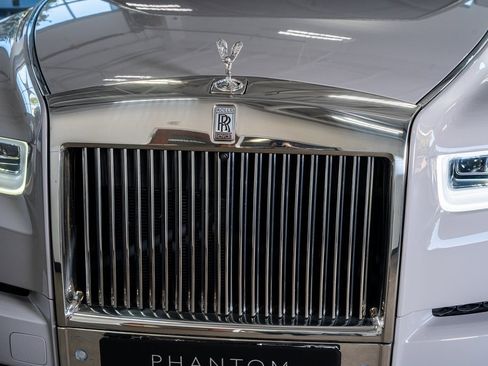 Used 2022 Rolls-Royce Phantom Sedan image 17