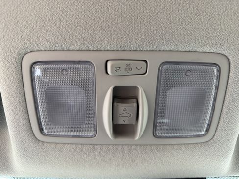 Used 2025 Hyundai Venue SEL FWD image 16