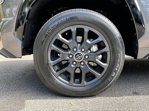 Used 2023 Toyota Tundra Platinum image 31