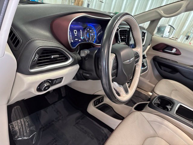 Used 2020 Chrysler Pacifica Limited FWD image 45