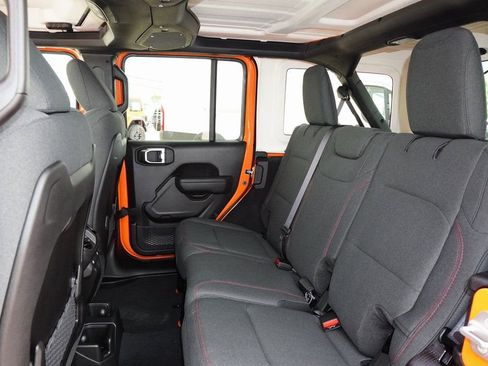 New 2025 Jeep Wrangler Unlimited Rubicon w/ Convenience Group AWD/4WD image 11