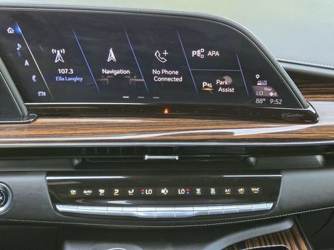 Used 2023 Cadillac Escalade Premium Luxury AWD/4WD image 17