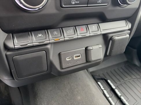 Used 2022 Chevrolet Silverado 1500 Custom image 16