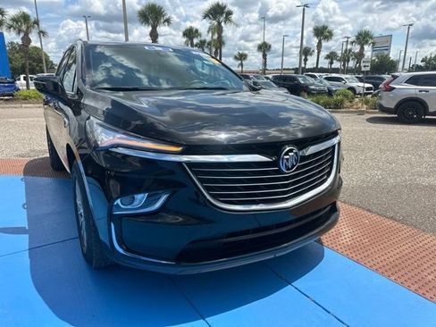 Used 2023 Buick Enclave Essence FWD image 3
