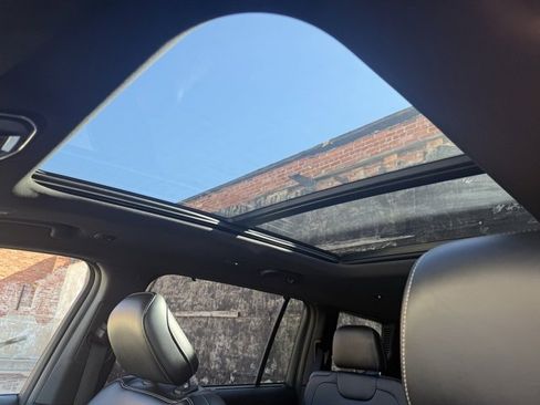 Used 2024 Jeep Grand Cherokee L Limited w/ Luxury Tech Group II image 19