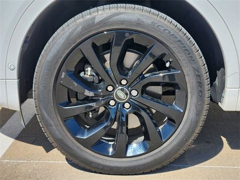 Used 2025 Land Rover Discovery Sport S image 10