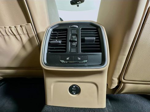 Used 2025 Porsche Macan image 27