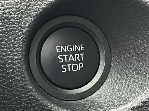 Used 2026 Toyota Corolla Cross XLE w/ Convenience Package FWD image 19