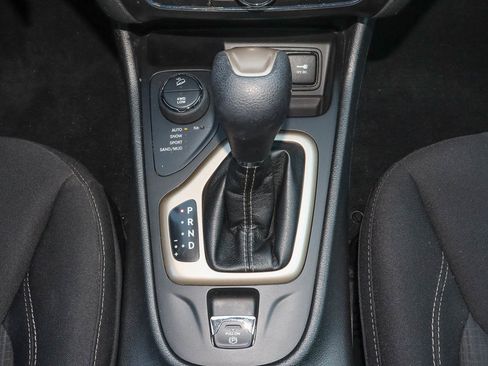 Used 2017 Jeep Cherokee Latitude w/ Safety/Convenience Group AWD/4WD image 20