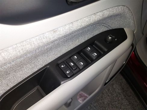 Used 2022 Jeep Compass Latitude w/ Convenience Group image 19