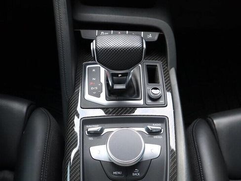 Used 2021 Audi R8 V10 w/ Premium Package image 18