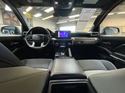 Used 2025 Toyota Tacoma TRD Off-Road image 20