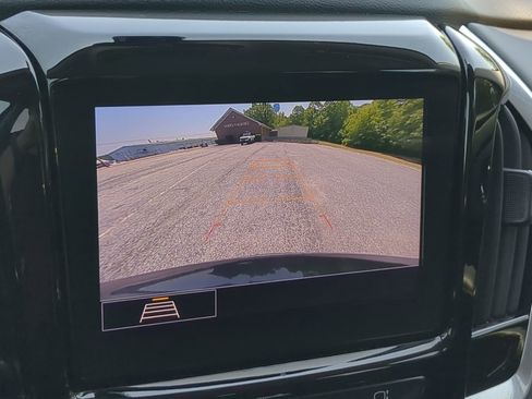 Used 2021 Chevrolet Traverse LT FWD image 18