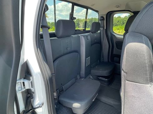 Used 2025 Nissan Frontier SV RWD image 41