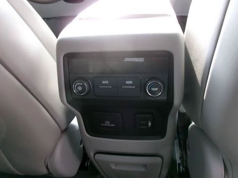 Used 2019 GMC Acadia SLT AWD/4WD image 29