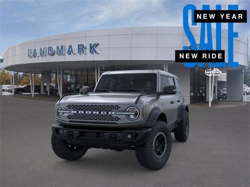 New 2025 Ford Bronco Badlands image 2