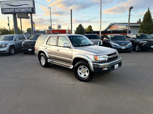 Used 2002 Toyota 4Runner SR5 AWD/4WD image 2