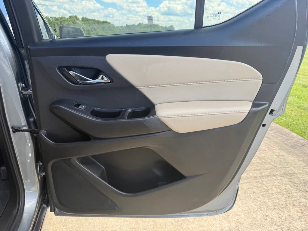 Used 2023 Chevrolet Traverse LS w/ Safety Package FWD image 14