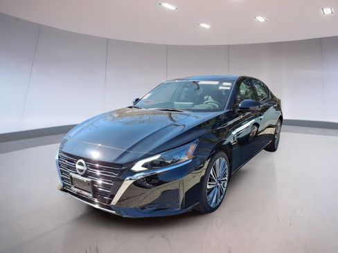 Used 2025 Nissan Altima 2.5 SL image 2