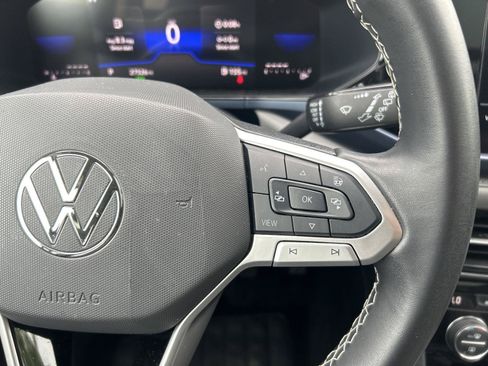 Used 2024 Volkswagen Taos SE AWD/4WD image 13