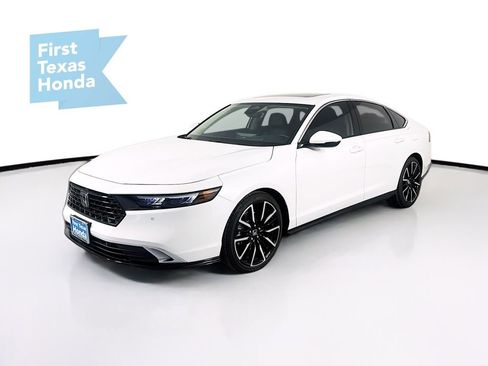 Certified 2025 Honda Accord Touring image 3