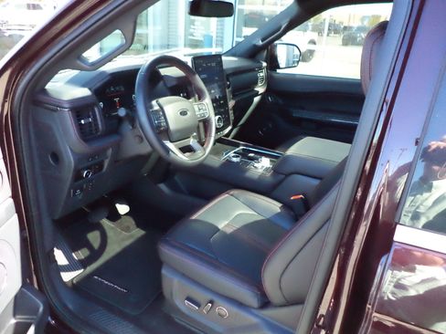 Used 2023 Ford Expedition Limited AWD/4WD image 2