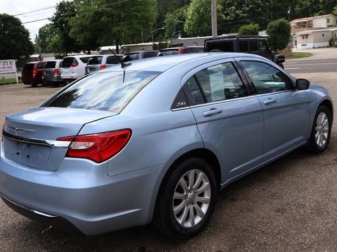 Used 2013 Chrysler 200 Touring FWD image 9