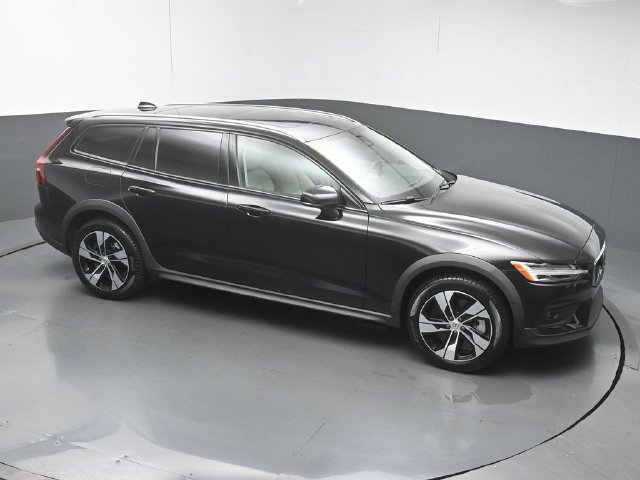 Used 2025 Volvo V60 B5 Cross Country Plus AWD/4WD image 42