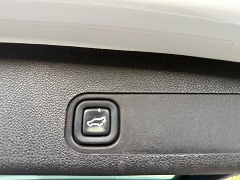Used 2013 Chevrolet Suburban LTZ AWD/4WD image 20