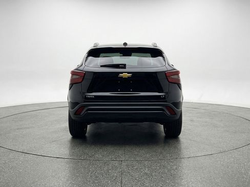 Used 2025 Chevrolet Trax LT FWD image 7