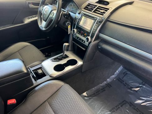 Used 2014 Toyota Camry SE FWD image 15